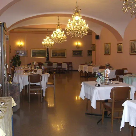Parmigiano 3* נוברה
